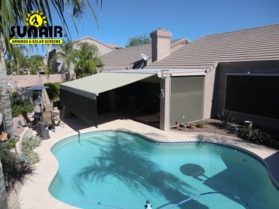 Sunair%20retractable%20awning%20with%20roller%20screens.JPG